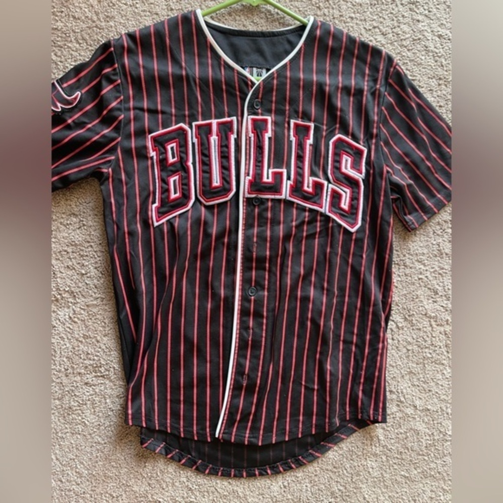 NBA Bulls Black and Red Striped Jersey